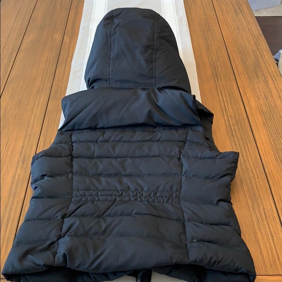 Abercrombie and Fitch down filled vest. - Picture 6 of 6